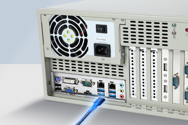 壁挂式工控机端口.png 壁挂式工控机端口.png